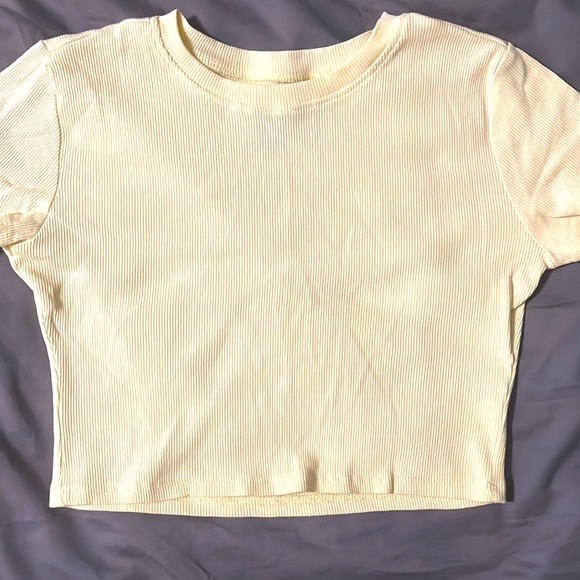 Cropped Ribbed Yellow Tee - Picture 2 of 4